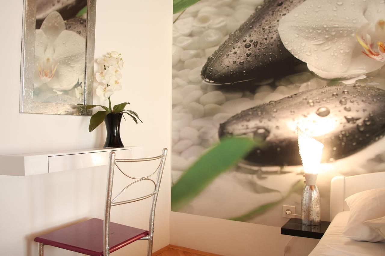 Roso Apartment